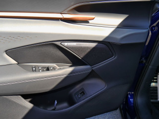 Fahrzeugbild eines Cupra Terramar in blau.