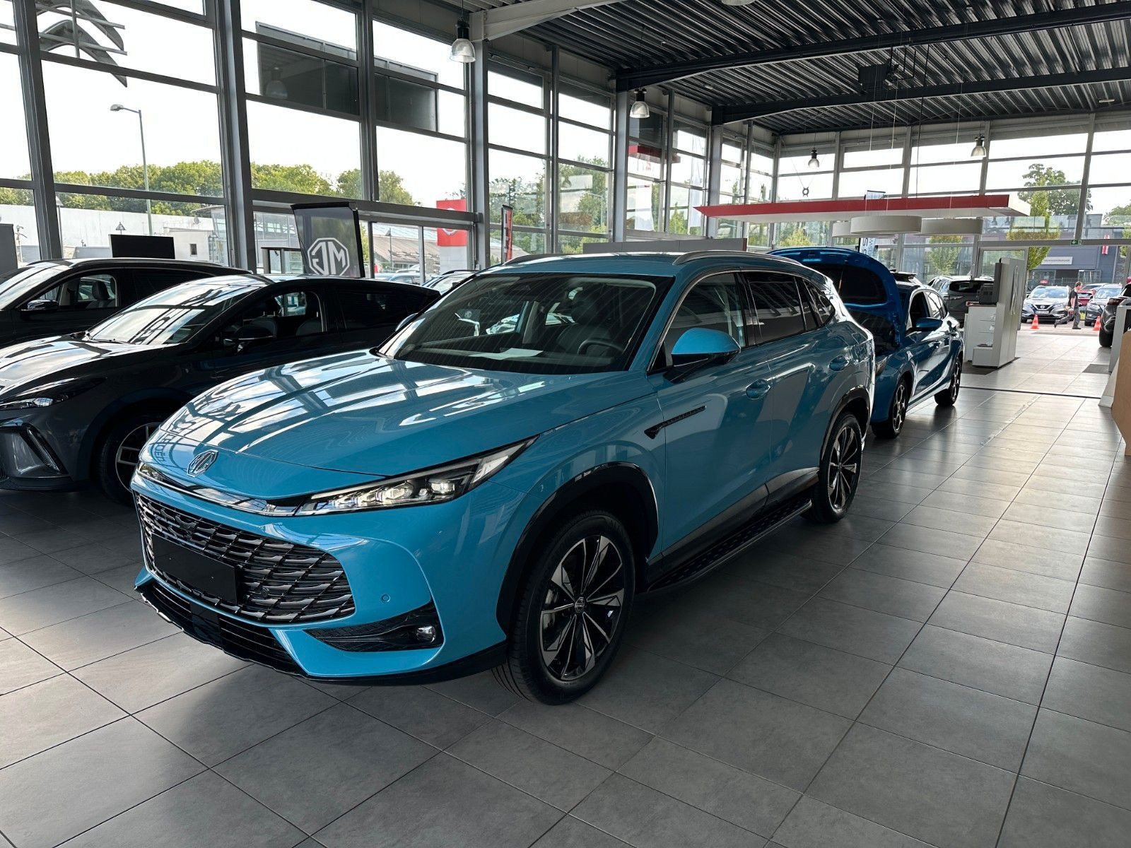 MG HS Luxury Hybrid+