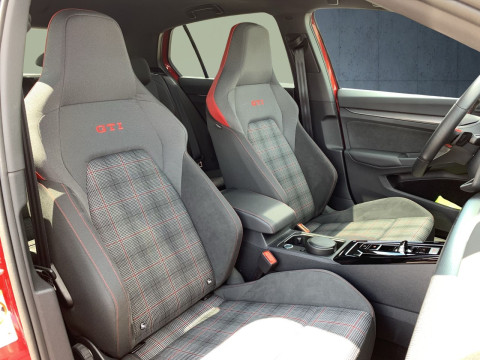 Volkswagen - Golf GTI