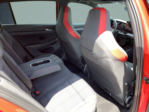 Volkswagen - Golf GTI