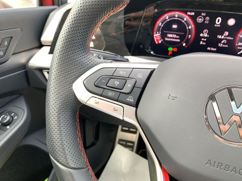 Volkswagen - Golf GTI