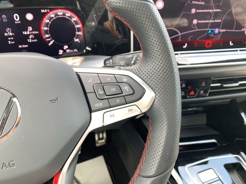 Volkswagen - Golf GTI