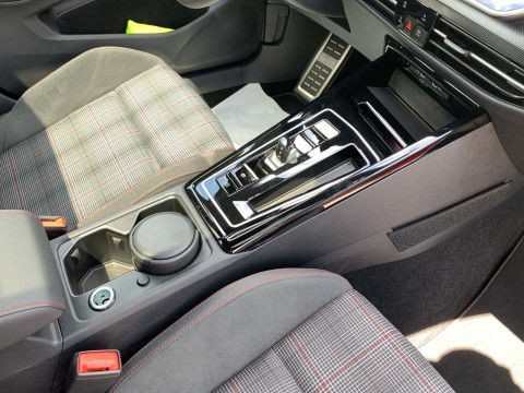 Volkswagen - Golf GTI