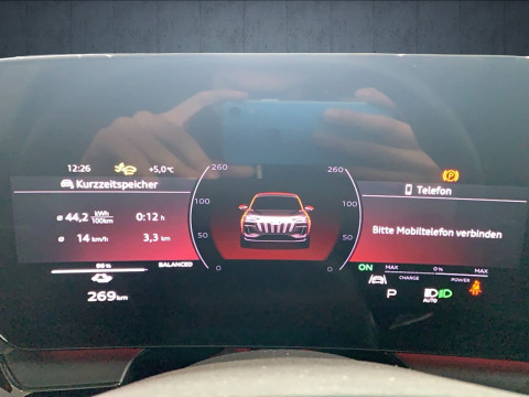 Audi - Q6 SUV e-tron