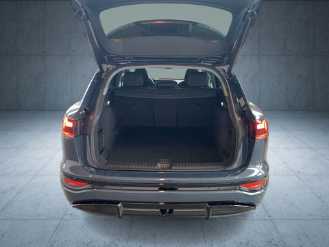 Audi - Q6 SUV e-tron