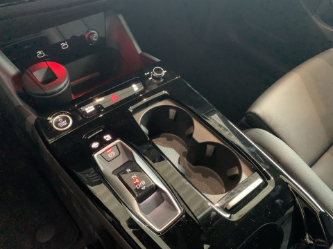 Audi - Q6 SUV e-tron