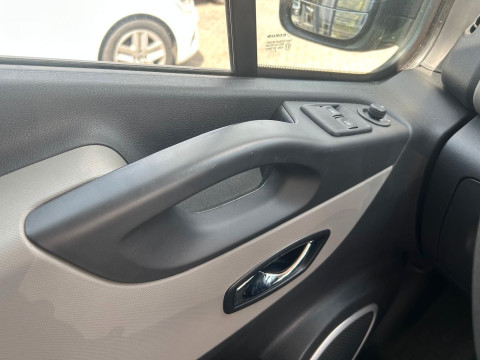 Ansicht 12 - Gebrauchtwagen Fahrzeug, Modell NV300 der Marke Nissan von Verkäufer Autohaus Christian Wagner GmbH