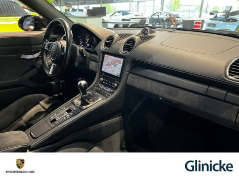 Porsche - 718 Spyder