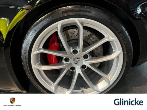 Porsche - 718 Spyder