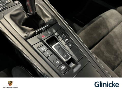 Porsche - 718 Spyder