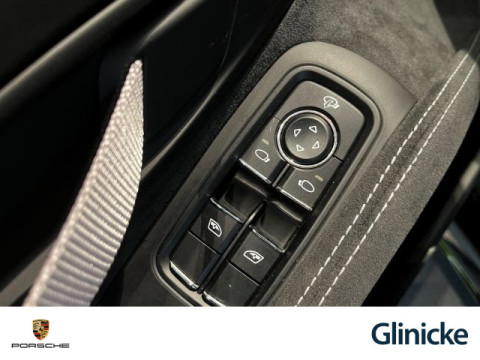 Porsche - 718 Spyder