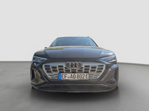 Audi Q8 e-tron - Q8 S line 55 e-tron quattro 300 kW