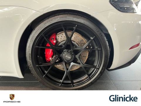 Porsche - 718 Spyder