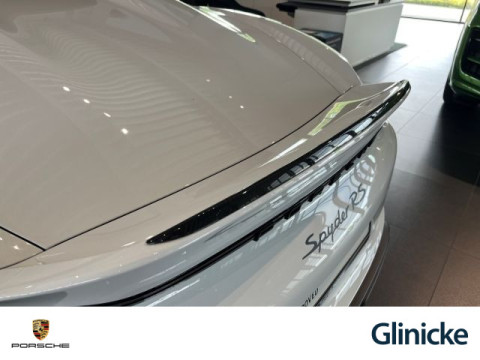 Porsche - 718 Spyder