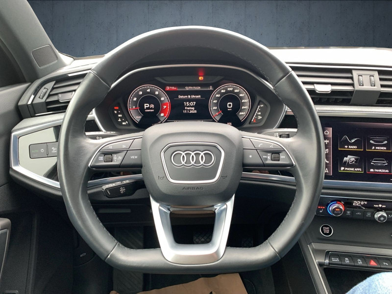 Audi - Q3