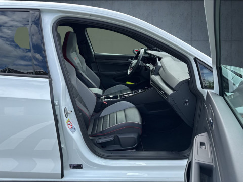 Volkswagen - Golf GTI