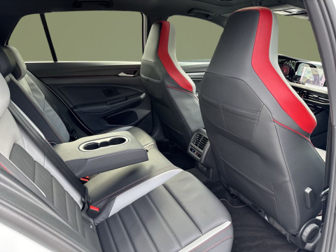 Volkswagen - Golf GTI