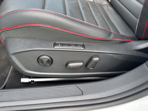 Volkswagen - Golf GTI