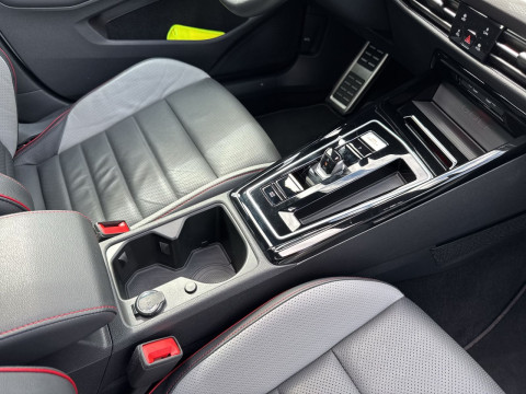 Volkswagen - Golf GTI