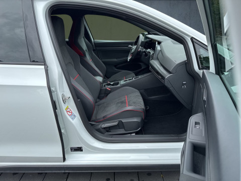 Volkswagen - Golf GTI