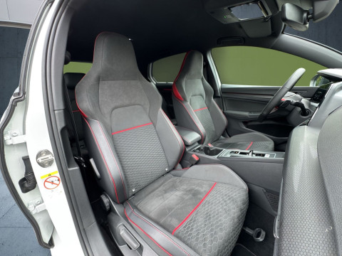 Volkswagen - Golf GTI