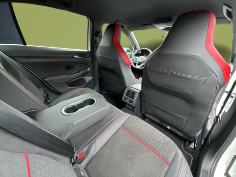 Volkswagen - Golf GTI