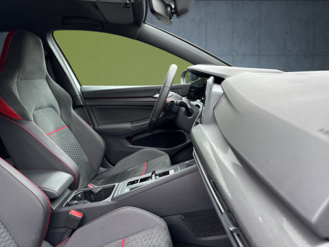 Volkswagen - Golf GTI