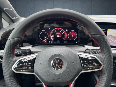 Volkswagen - Golf GTI