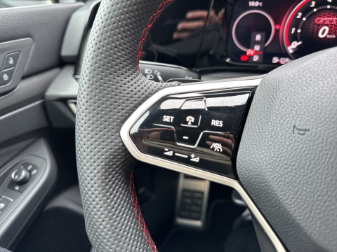 Volkswagen - Golf GTI