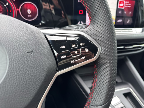 Volkswagen - Golf GTI