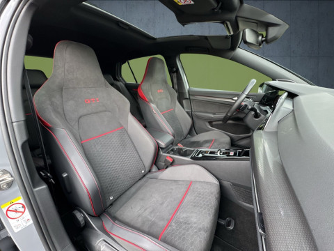 Volkswagen - Golf GTI