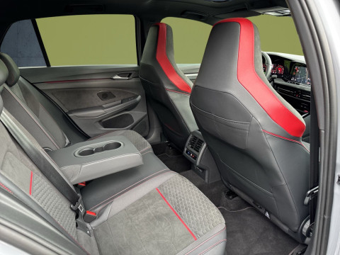 Volkswagen - Golf GTI