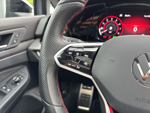 Volkswagen - Golf GTI