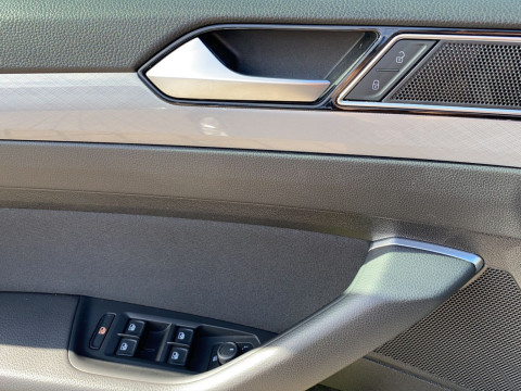 Volkswagen - Passat Variant