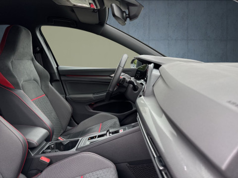 Volkswagen - Golf GTI