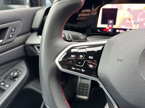 Volkswagen - Golf GTI