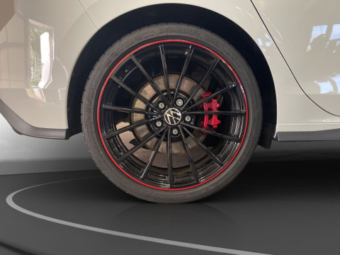 Volkswagen - Golf GTI