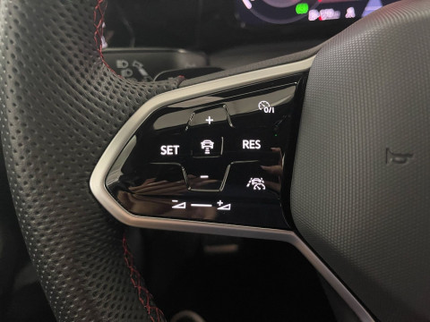 Volkswagen - Golf GTI