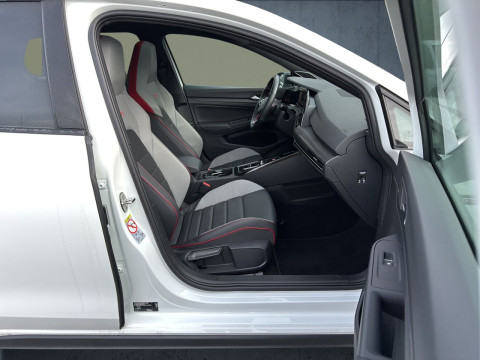 Volkswagen - Golf GTI