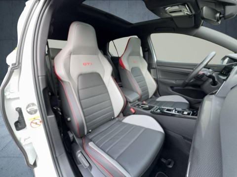 Volkswagen - Golf GTI