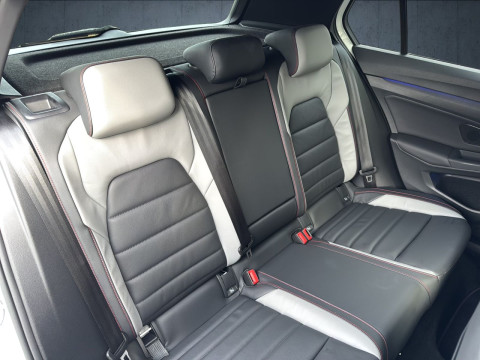 Volkswagen - Golf GTI