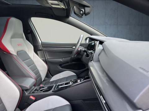 Volkswagen - Golf GTI