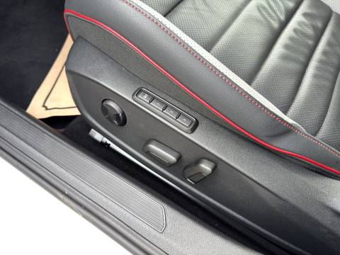 Volkswagen - Golf GTI