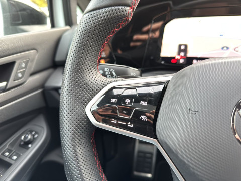 Volkswagen - Golf GTI