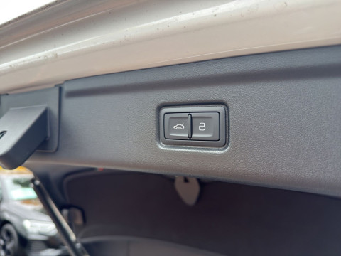 Audi - A6 Avant e-tron