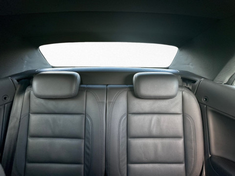 Volkswagen - Golf GTI