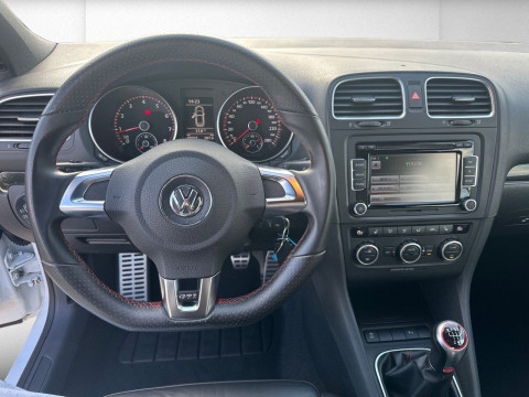 Volkswagen - Golf GTI