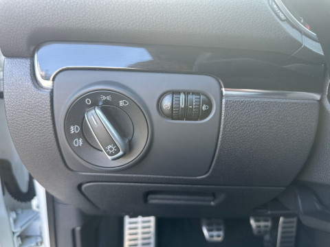 Volkswagen - Golf GTI