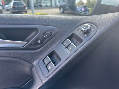 Volkswagen - Golf GTI