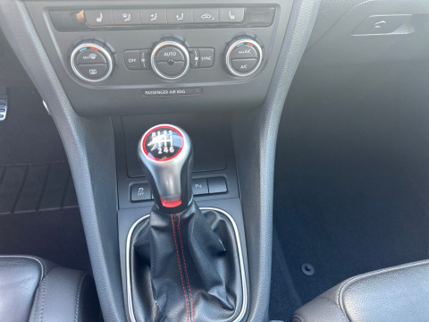 Volkswagen - Golf GTI